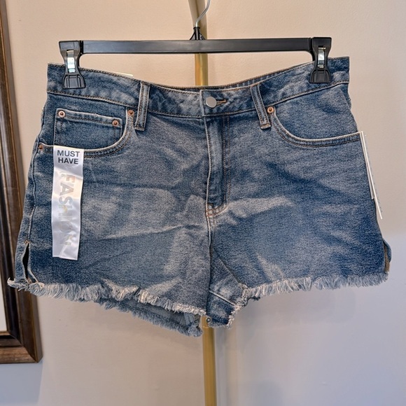 Tinseltown mid rise a-line Denim Blue Shorts NWT 11/30 - Picture 1 of 12